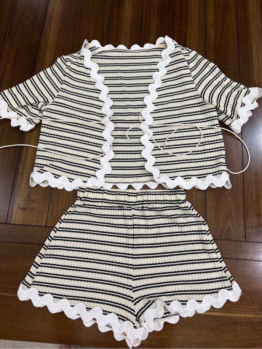 SHEIN LUNE Striped Scalloped Knit Set Short Sleeve Cardigan & Shorts - Size S
